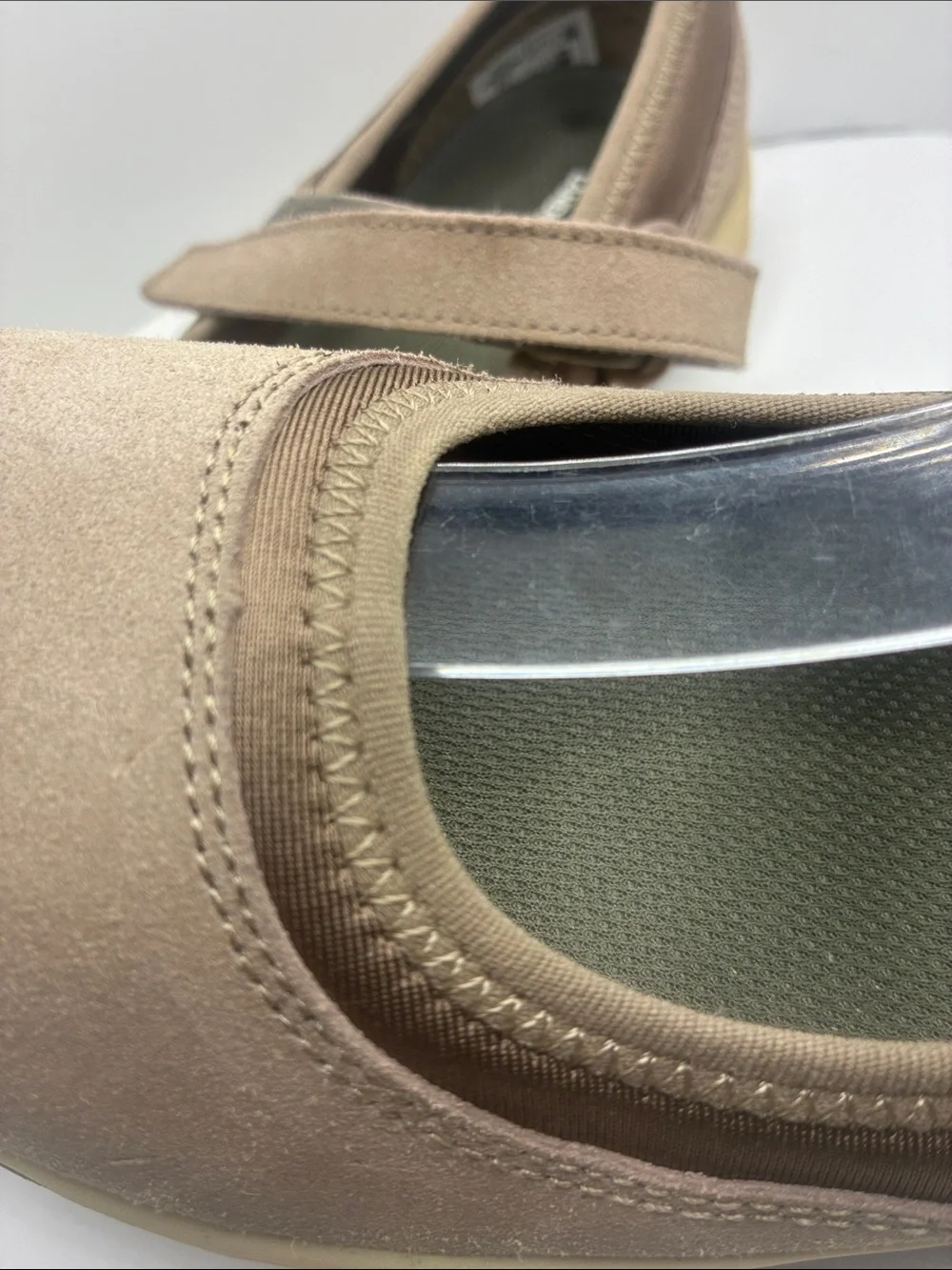 LANDS END WOMANS TAN MARY JANE STYLE SHOES / SIZE 6B SUEDE LEATHER/ STITCH DESIG